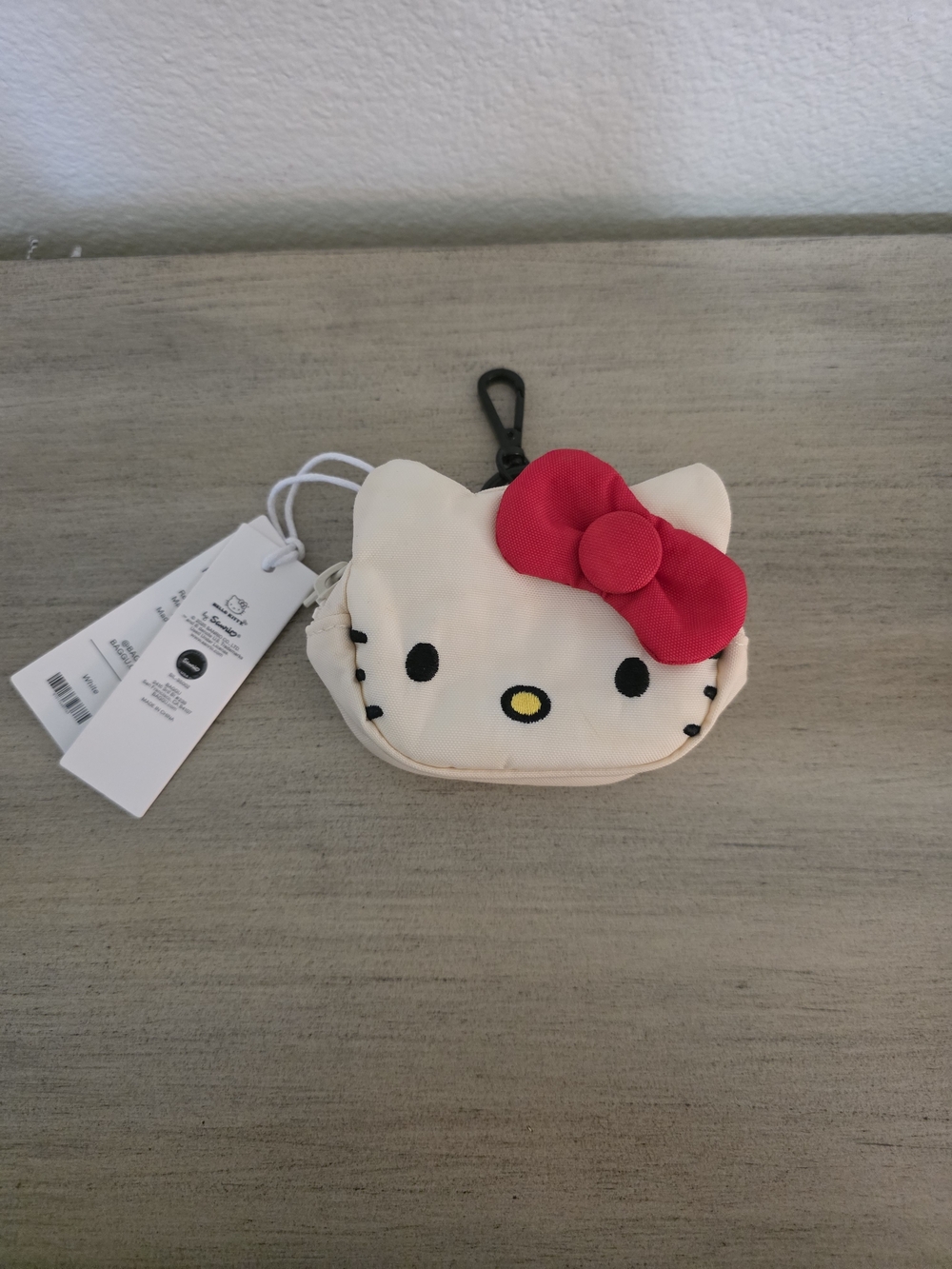 Baggu x Hello Kitty Cream Coin Clip/keychain with Red Bow
